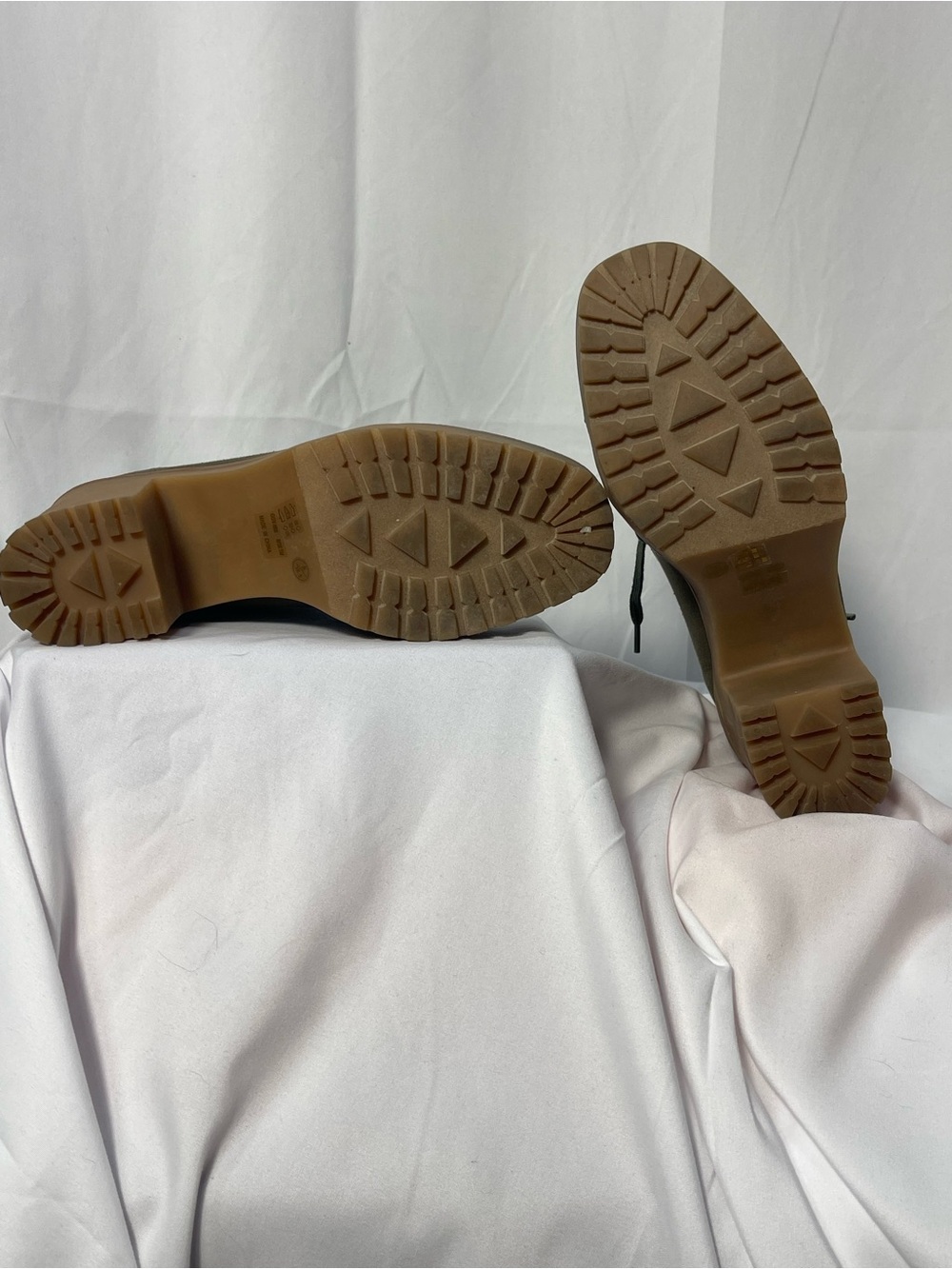 Chinese Laundry Olive Lace-Up Block Heel Boots w/Black Cap. Sz 8 military vibes - Picture 4 of 7